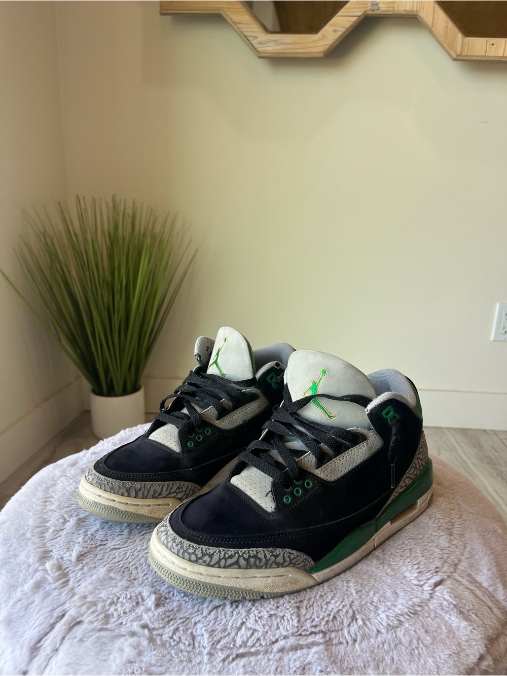 Jordan Retro 3 Sneakers in Pine Green